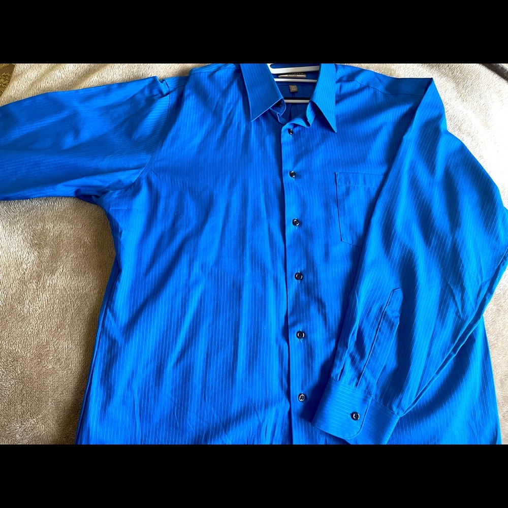 Mens Van Heusen long sleeved satin shirt